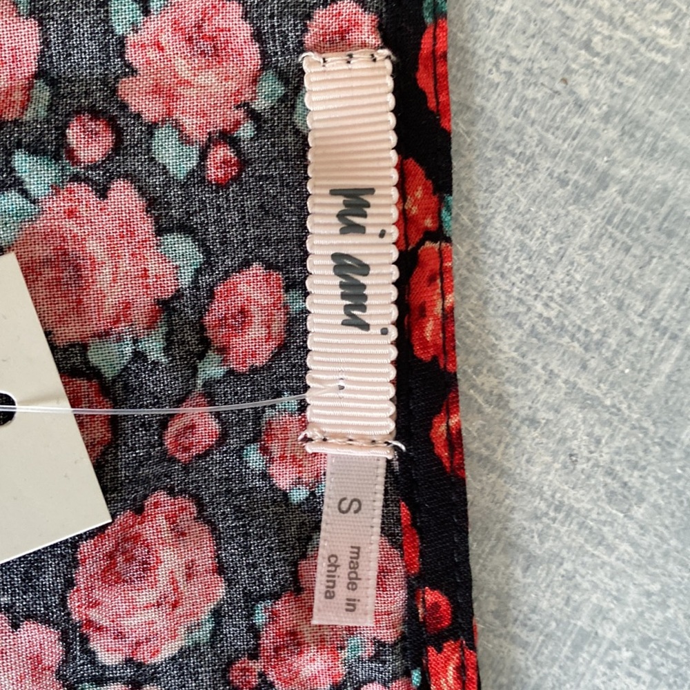 Cropped floral blouse. - Picture 3 of 4